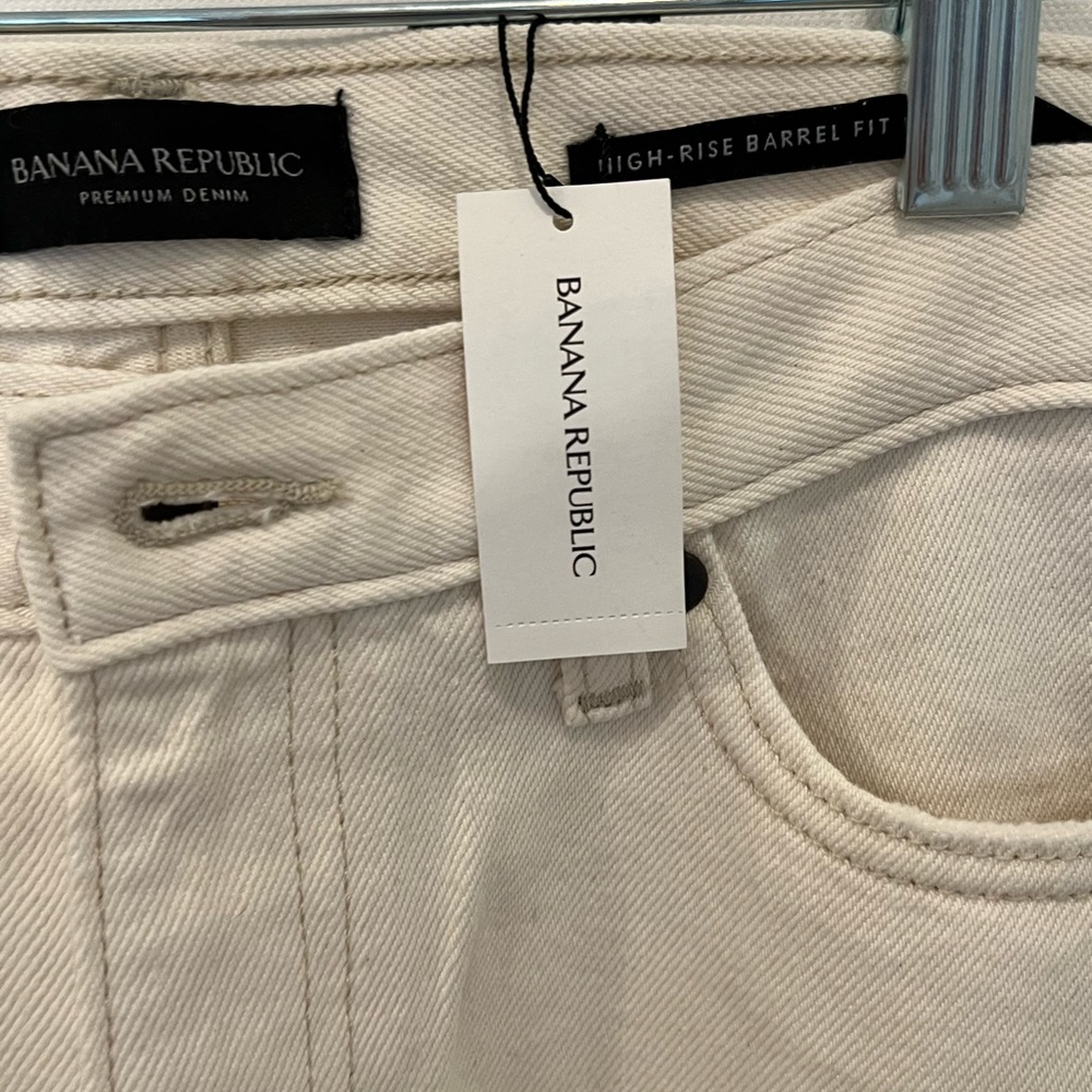 Banana Republic Ecru Jeans Barrel Leg size 27 New With Tags